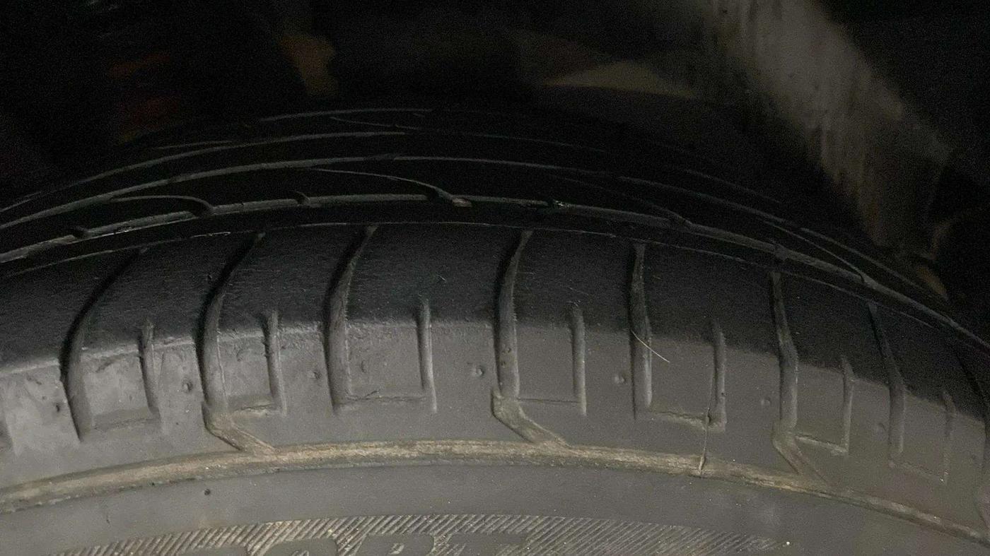 2020 Hyundai Creta SX (O) IVT 1.5 PETROL, Petrol, Automatic, 1,00,707 km, Right Rear Tyre Tread