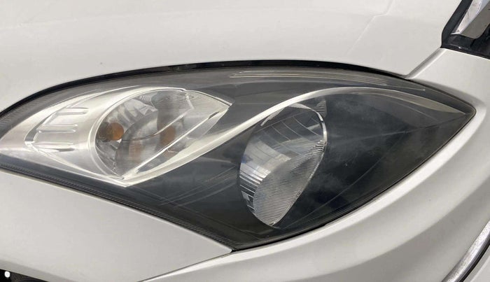 2015 Maruti Swift Dzire VXI, Petrol, Manual, 84,128 km, Right headlight - Minor scratches