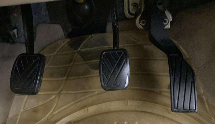 2015 Maruti Swift Dzire VXI, Petrol, Manual, 84,128 km, Pedals