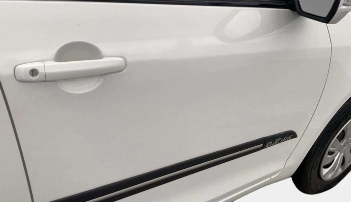 2015 Maruti Swift Dzire VXI, Petrol, Manual, 84,128 km, Driver-side door - Beading has minor damage