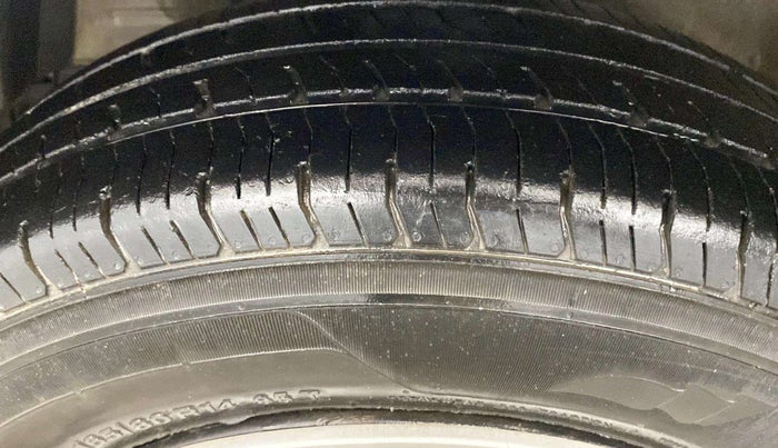 2015 Maruti Swift Dzire VXI, Petrol, Manual, 84,128 km, Left Rear Tyre Tread