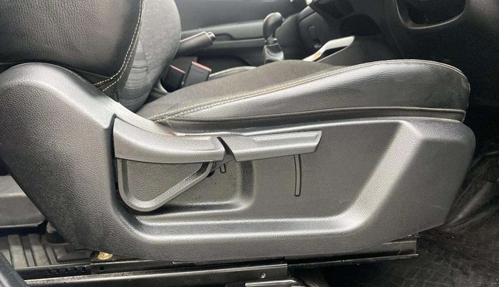 2022 KIA SONET HTK PLUS 1.2, CNG, Manual, 9,300 km, Driver Side Adjustment Panel