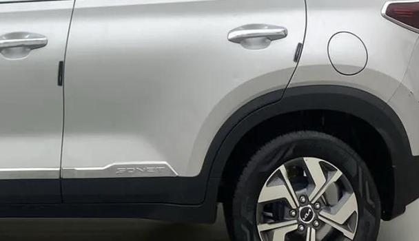 2022 KIA SONET HTK PLUS 1.2, CNG, Manual, 9,300 km, Rear left door - Slightly dented