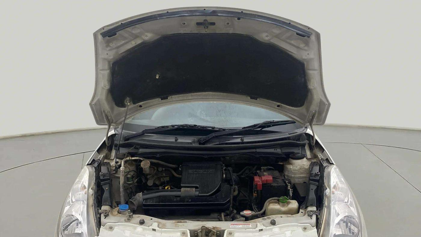 2013 Maruti Swift VXI, Petrol, Manual, 72,818 km, Open Bonet