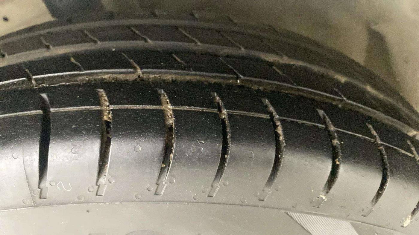 2013 Maruti Swift VXI, Petrol, Manual, 72,818 km, Left Front Tyre Tread