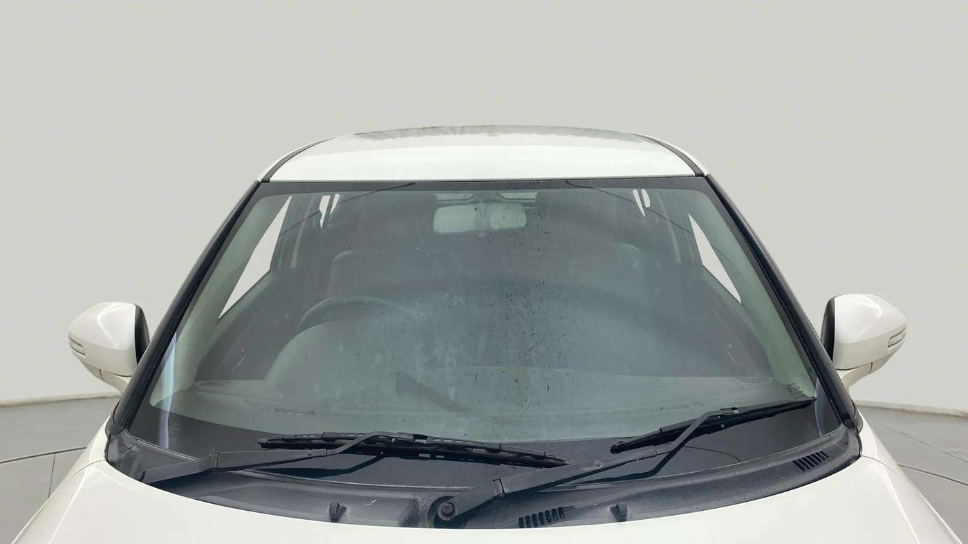 2013 Maruti Swift VXI, Petrol, Manual, 72,818 km, Front Windshield