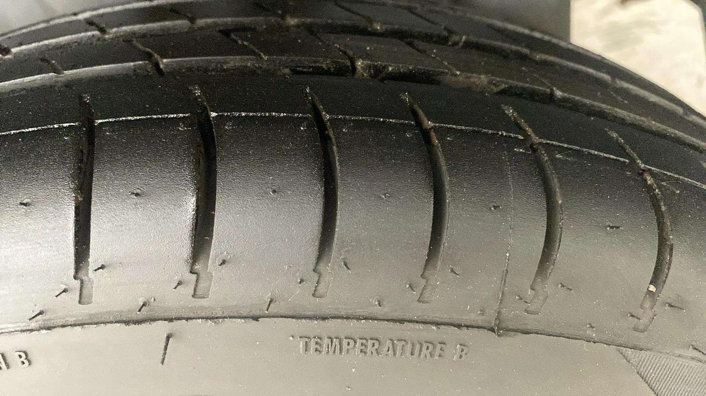 2013 Maruti Swift VXI, Petrol, Manual, 72,818 km, Left Rear Tyre Tread