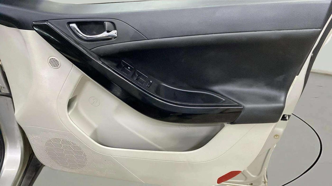 2021 Tata NEXON XZ PLUS PETROL, Petrol, Manual, 43,237 km, Driver Side Door Panels Control
