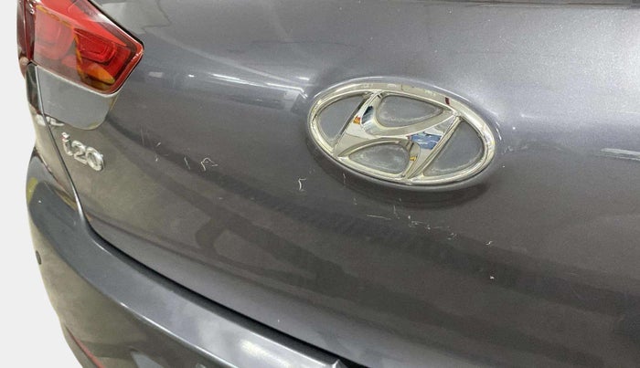 2017 Hyundai Elite i20 SPORTZ 1.2, Petrol, Manual, 12,748 km, Dicky (Boot door) - Minor scratches