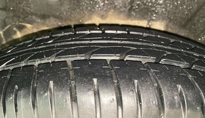 2014 Hyundai i10 MAGNA 1.1, Petrol, Manual, 20,812 km, Right Rear Tyre Tread