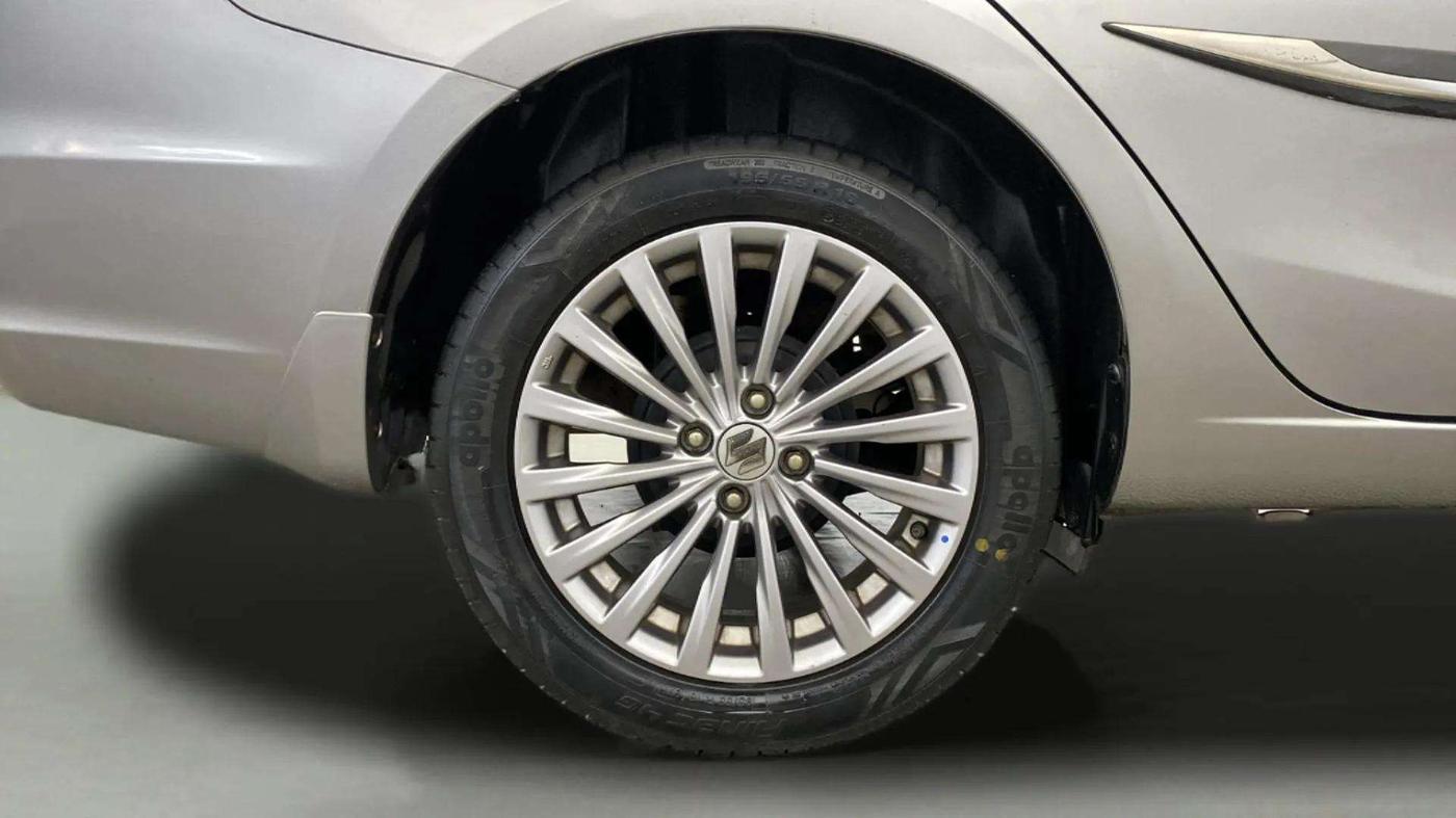 2018 Maruti Ciaz ALPHA  AT 1.4  PETROL, Petrol, Automatic, 26,752 km, Right Rear Wheel