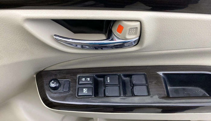 2018 Maruti Ciaz ALPHA  AT 1.4  PETROL, Petrol, Automatic, 26,752 km, Right front window switch / handle - Power window makes minor noise