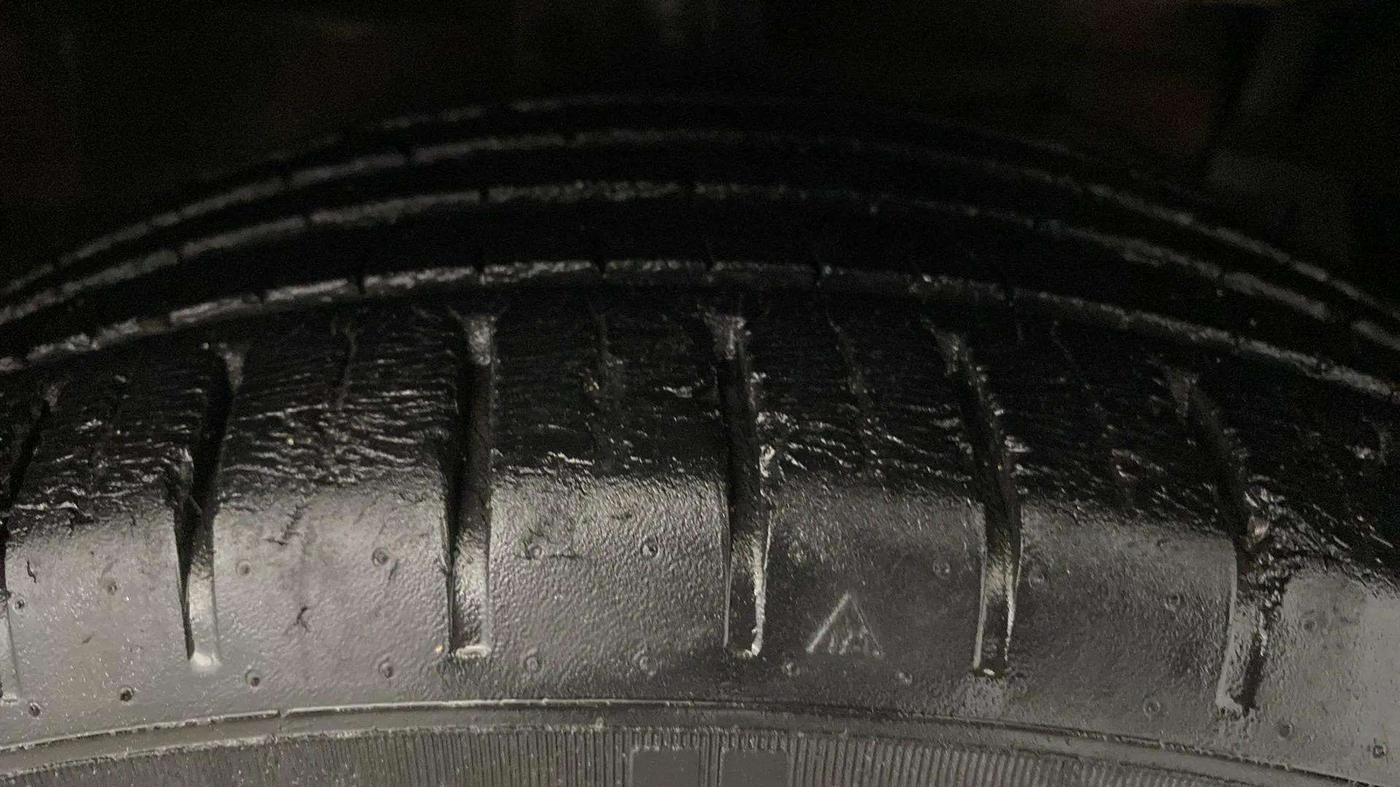2018 Maruti Ciaz ALPHA  AT 1.4  PETROL, Petrol, Automatic, 26,752 km, Right Front Tyre Tread