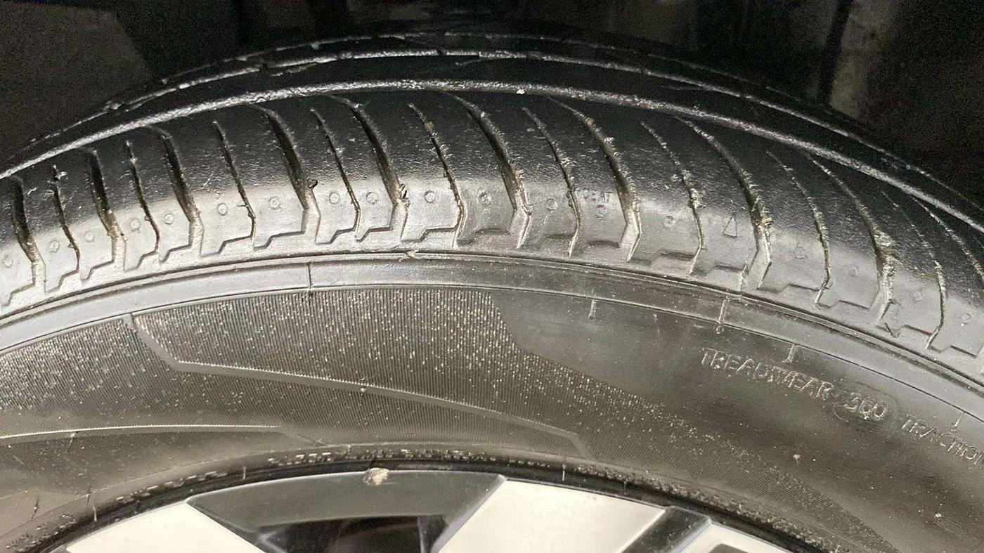 2023 Renault Kiger RXZ TURBO CVT, Petrol, Automatic, 19,518 km, Right Front Tyre Tread