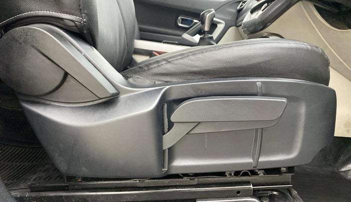2021 Tata Safari XT PLUS, Diesel, Manual, 46,669 km, Driver Side Adjustment Panel
