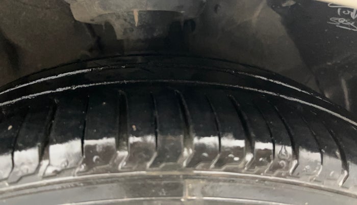 2015 Hyundai Verna FLUIDIC 4S 1.6 VTVT S, Petrol, Manual, 47,270 km, Right Front Tyre Tread