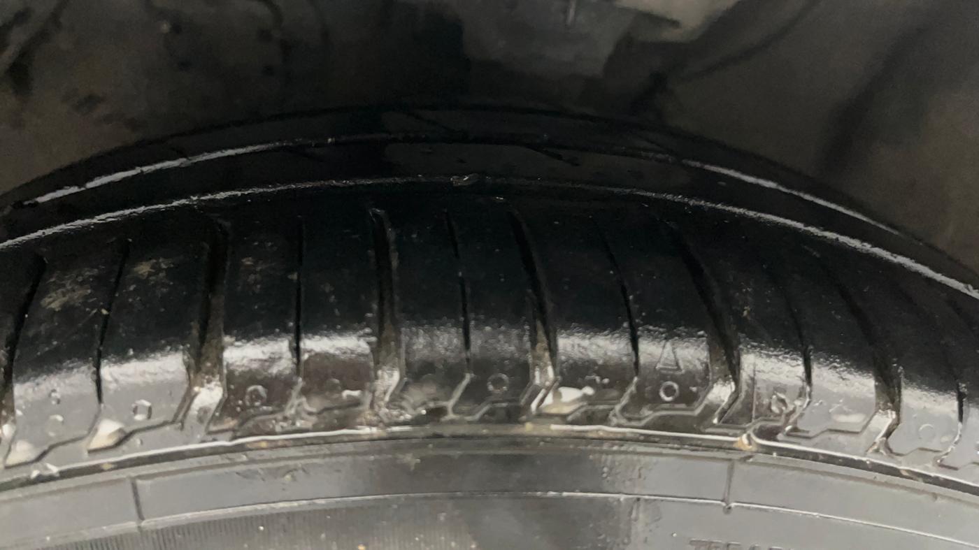2015 Hyundai Verna FLUIDIC 4S 1.6 VTVT S, Petrol, Manual, 47,296 km, Left Front Tyre Tread