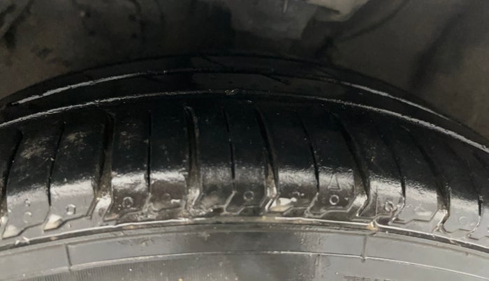 2015 Hyundai Verna FLUIDIC 4S 1.6 VTVT S, Petrol, Manual, 47,270 km, Left Front Tyre Tread