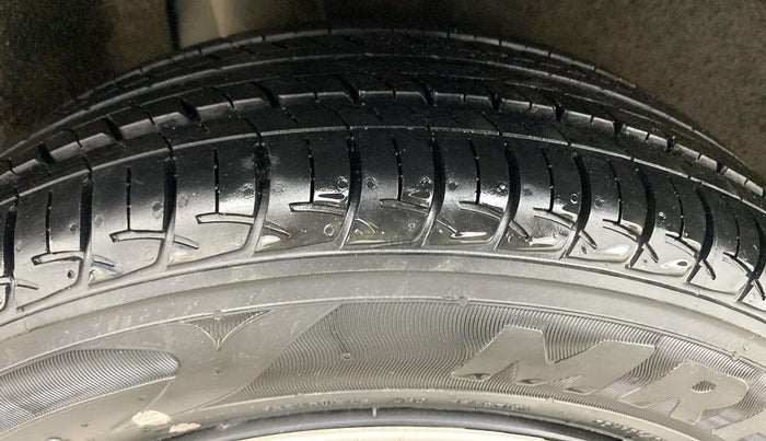 2016 Maruti Baleno DELTA PETROL 1.2, Petrol, Manual, 84,153 km, Right Rear Tyre Tread