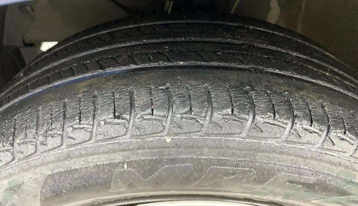2016 Maruti Baleno DELTA PETROL 1.2, Petrol, Manual, 84,153 km, Left Front Tyre Tread