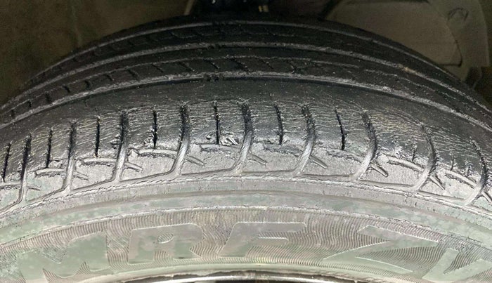 2016 Maruti Baleno DELTA PETROL 1.2, Petrol, Manual, 84,153 km, Right Front Tyre Tread