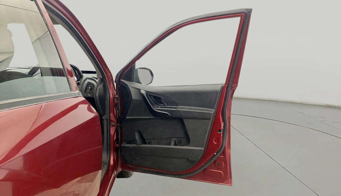 2019 Mahindra XUV500 W5, Diesel, Manual, 41,788 km, RHS Front Door