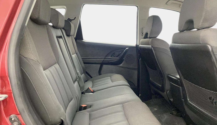 2019 Mahindra XUV500 W5, Diesel, Manual, 41,788 km, Right Side Rear Door Cabin
