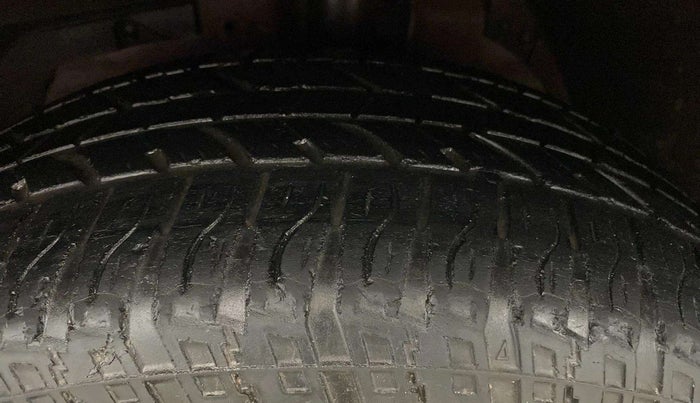 2019 Mahindra XUV500 W5, Diesel, Manual, 41,788 km, Left Front Tyre Tread
