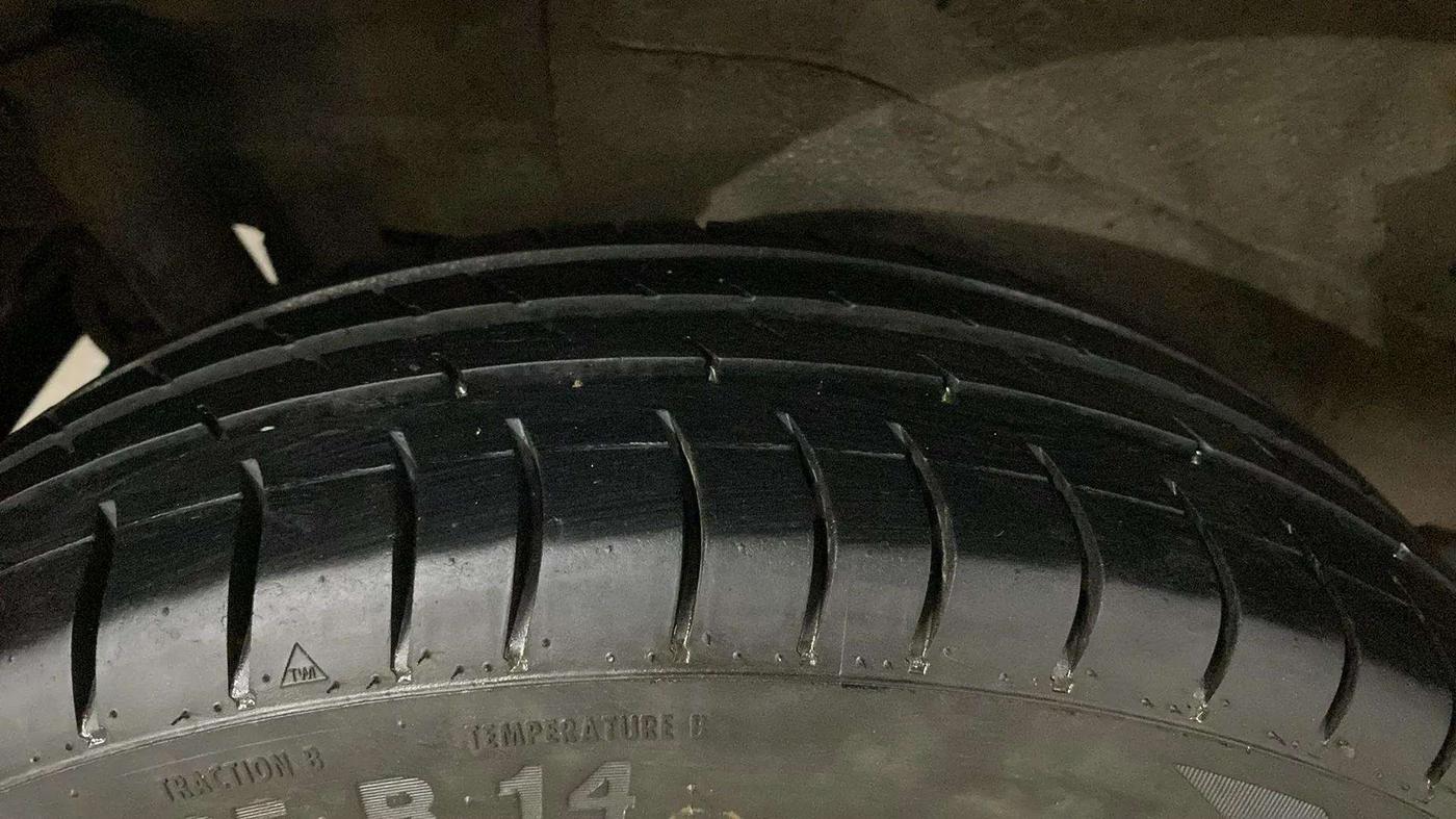 2014 Maruti Wagon R 1.0 VXI, Petrol, Manual, 80,969 km, Right Rear Tyre Tread