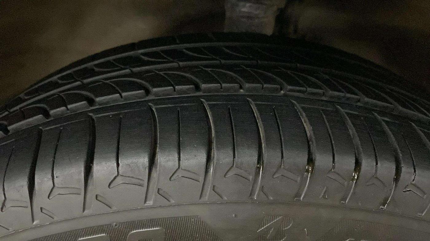 2014 Maruti Wagon R 1.0 VXI, Petrol, Manual, 80,969 km, Left Front Tyre Tread