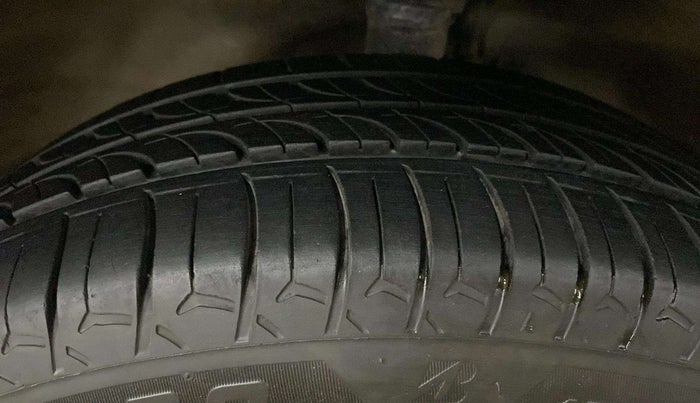 2014 Maruti Wagon R 1.0 VXI, Petrol, Manual, 80,914 km, Left Front Tyre Tread