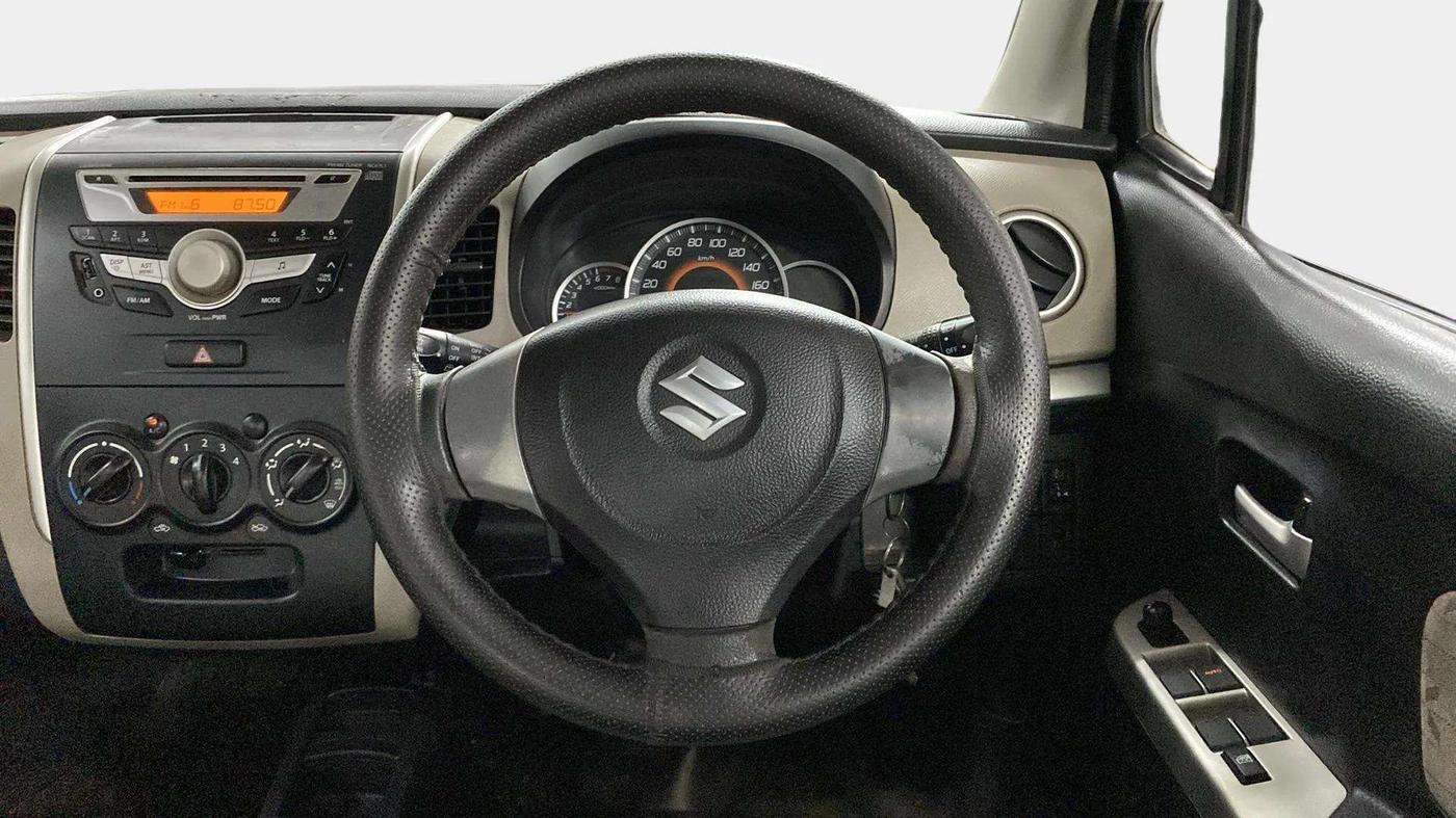 2014 Maruti Wagon R 1.0 VXI, Petrol, Manual, 80,969 km, Steering Wheel Close Up