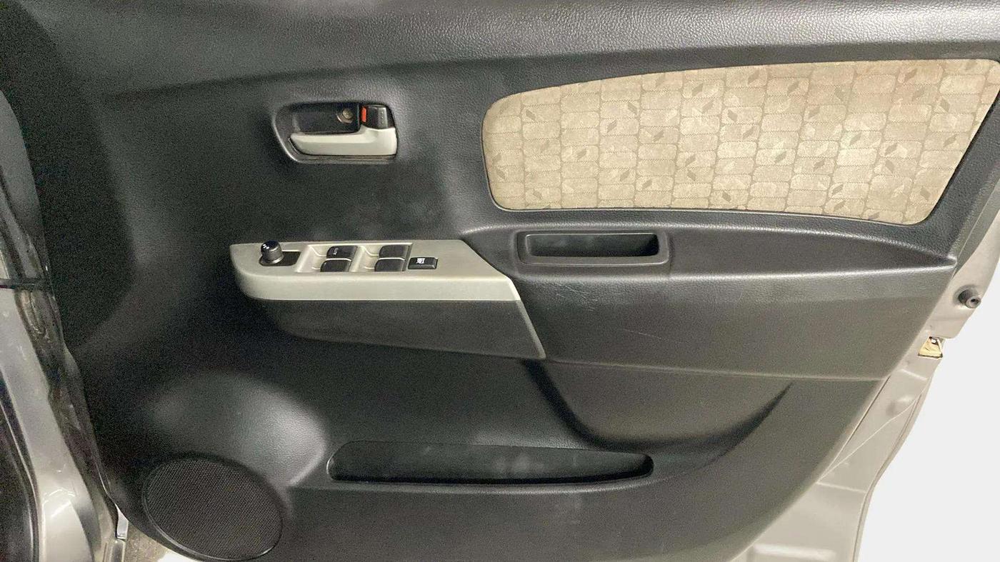 2014 Maruti Wagon R 1.0 VXI, Petrol, Manual, 80,969 km, Driver Side Door Panels Control