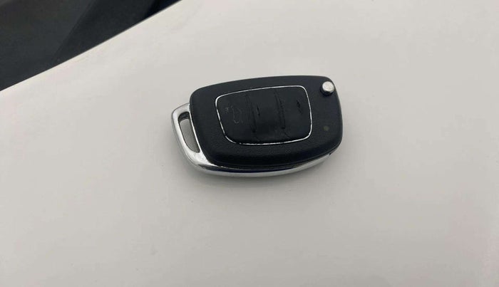 2014 Hyundai Xcent S 1.2, Petrol, Manual, 82,298 km, Key Close Up