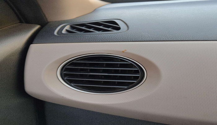 2014 Hyundai Xcent S 1.2, Petrol, Manual, 82,298 km, AC Unit - Front vent has minor damage
