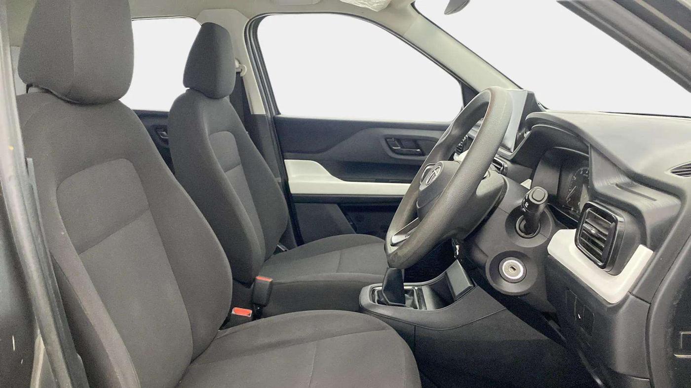 2022 Tata PUNCH PURE MT, Petrol, Manual, 20,065 km, Right Side Front Door Cabin