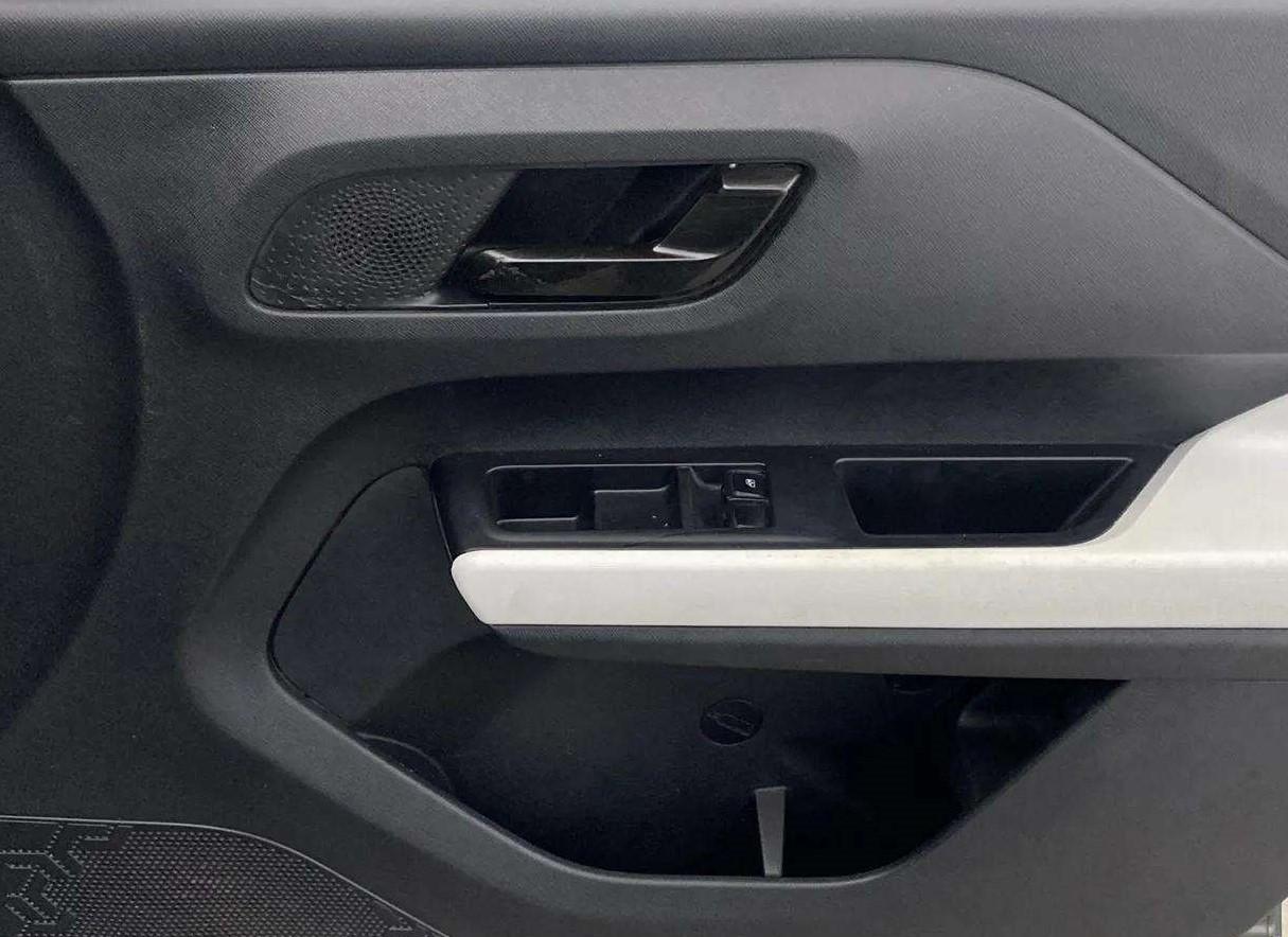 2022 Tata PUNCH PURE MT, Petrol, Manual, 20,065 km, Driver Side Door Panels Control