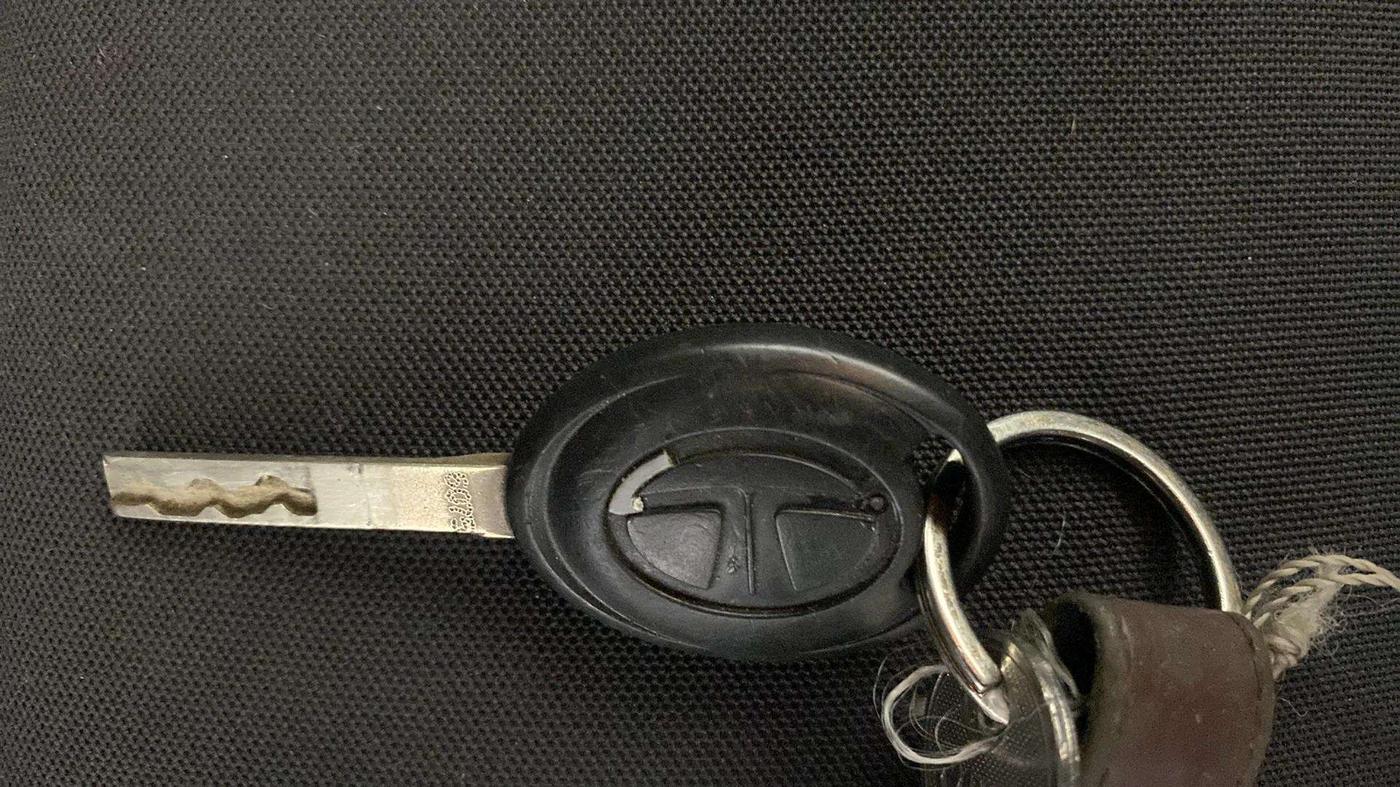 2022 Tata PUNCH PURE MT, Petrol, Manual, 20,065 km, Key Close Up