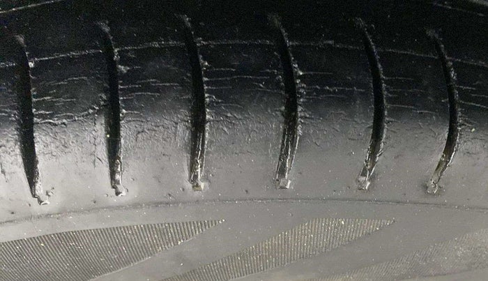 2016 Maruti Celerio VXI, Petrol, Manual, 66,812 km, Right Front Tyre Tread