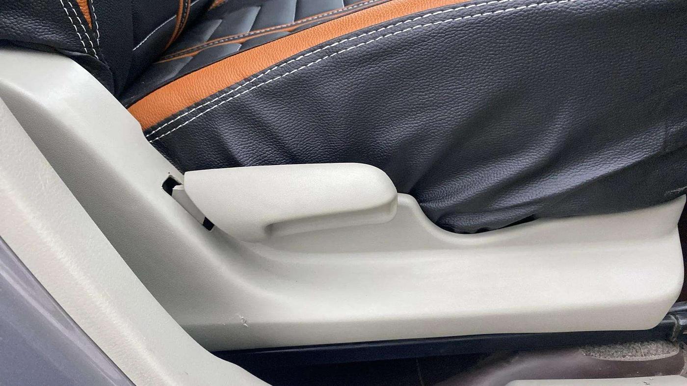 2016 Maruti Celerio VXI, Petrol, Manual, 66,847 km, Driver Side Adjustment Panel