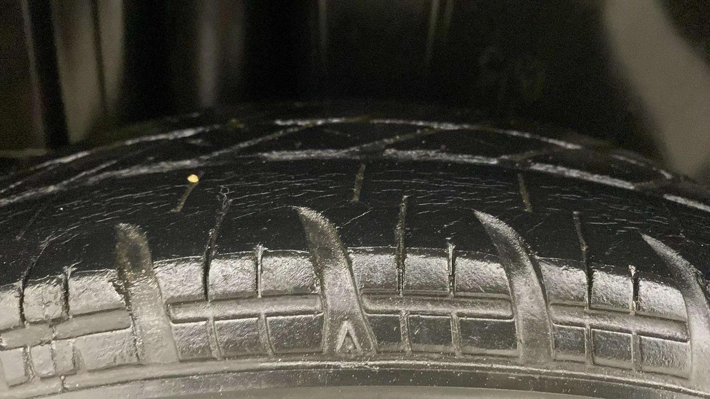 2017 Maruti Swift VXI O, Petrol, Manual, 62,875 km, Right Rear Tyre Tread