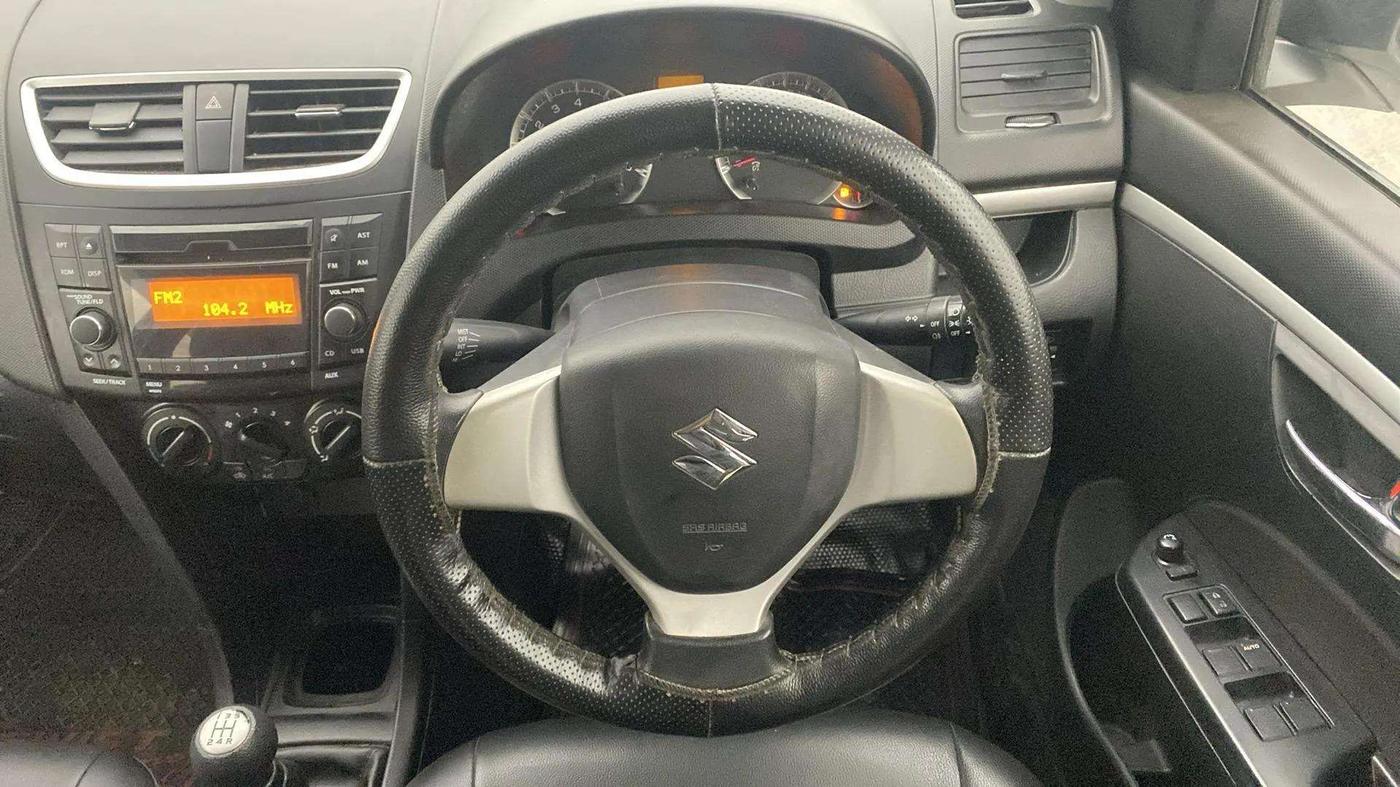 2017 Maruti Swift VXI O, Petrol, Manual, 62,875 km, Steering Wheel Close Up
