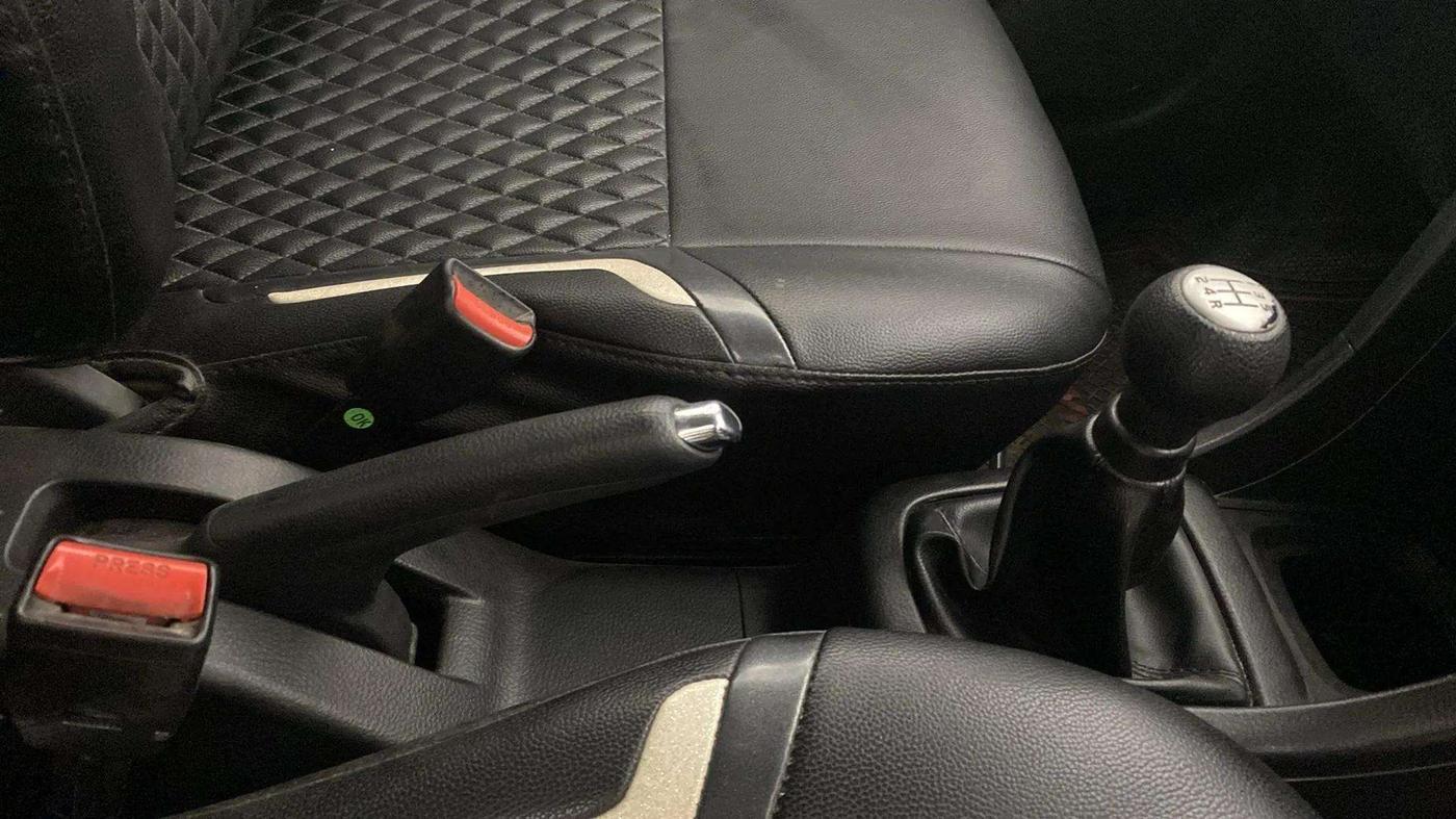 2017 Maruti Swift VXI O, Petrol, Manual, 62,875 km, Gear Lever