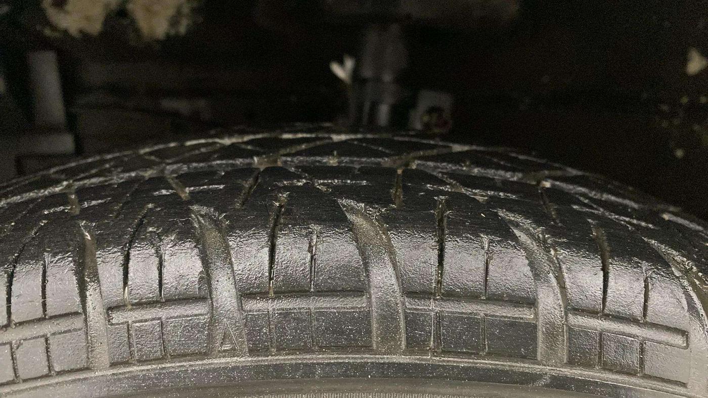 2017 Maruti Swift VXI O, Petrol, Manual, 62,875 km, Left Front Tyre Tread