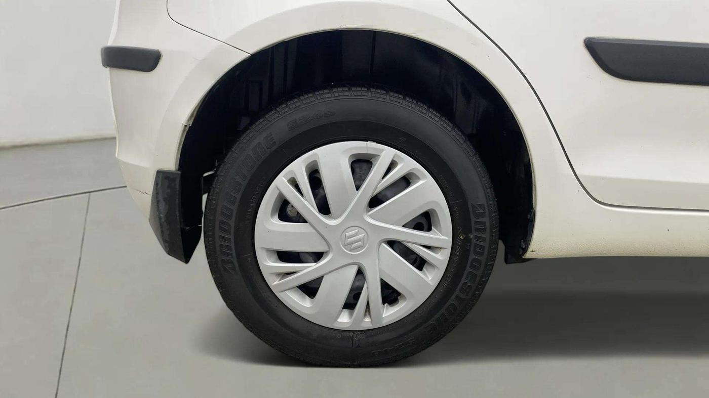2017 Maruti Swift VXI O, Petrol, Manual, 62,875 km, Right Rear Wheel