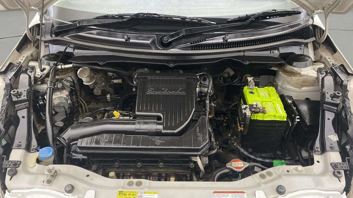 2017 Maruti Swift VXI O, Petrol, Manual, 62,875 km, Engine View