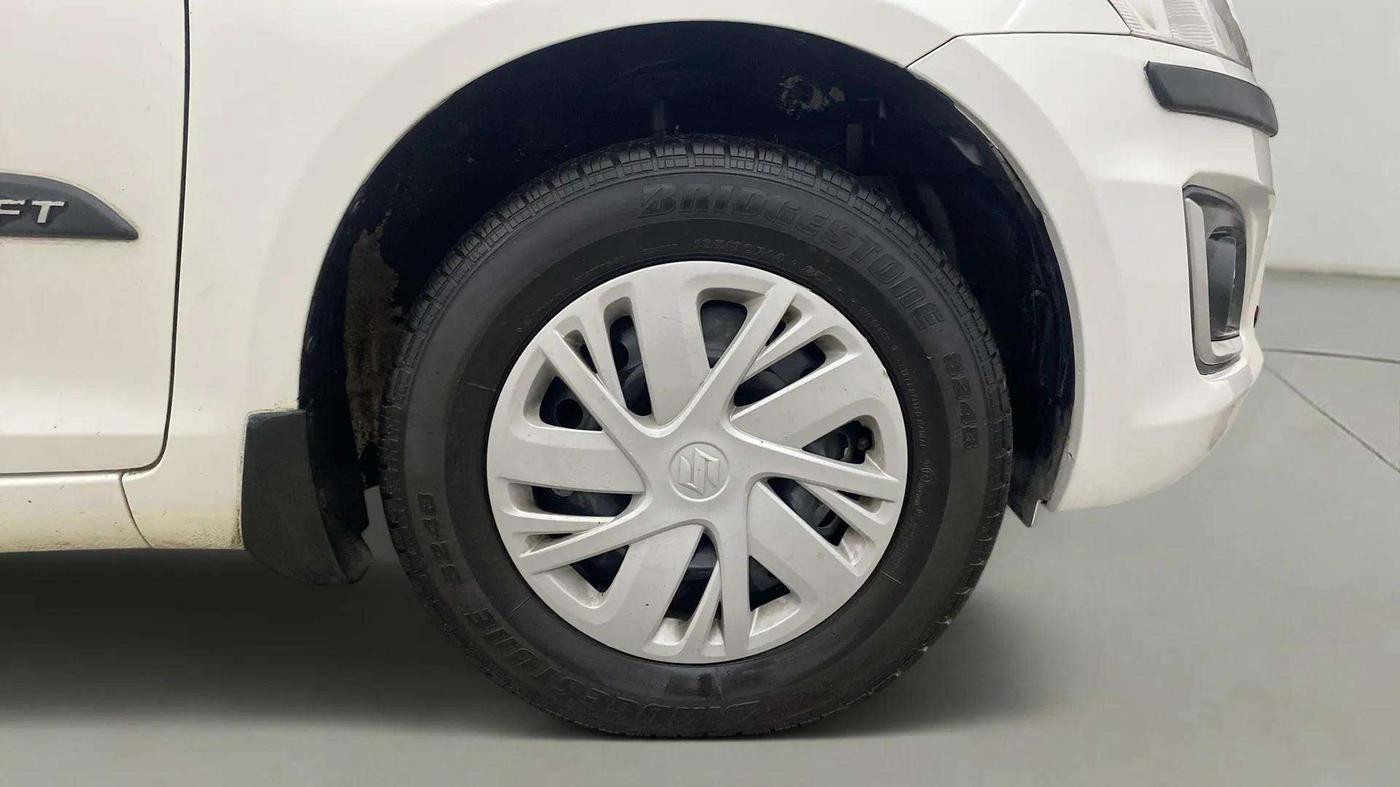2017 Maruti Swift VXI O, Petrol, Manual, 62,875 km, Right Front Wheel
