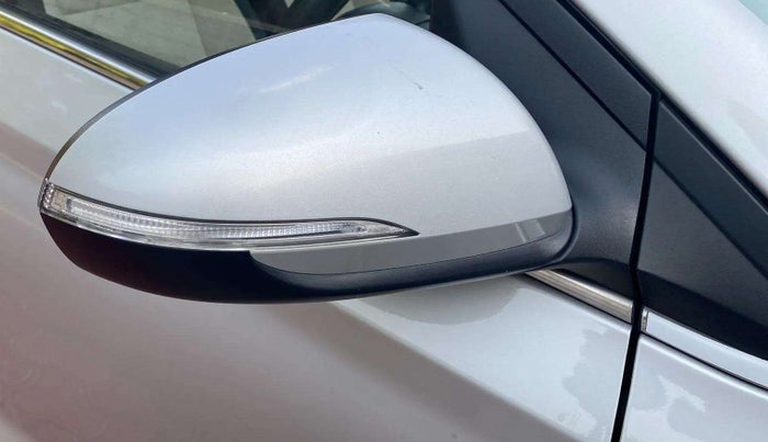 2018 Hyundai Verna 1.6 VTVT SX, Petrol, Manual, 20,625 km, Right rear-view mirror - Indicator light not working