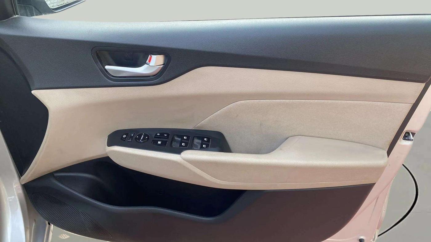 2018 Hyundai Verna 1.6 VTVT SX, Petrol, Manual, 20,625 km, Driver Side Door Panels Control