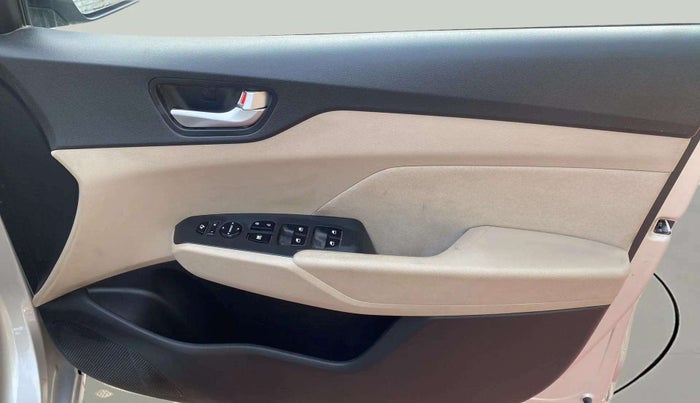 2018 Hyundai Verna 1.6 VTVT SX, Petrol, Manual, 20,625 km, Driver Side Door Panels Control
